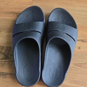 OOFOS  Sandals